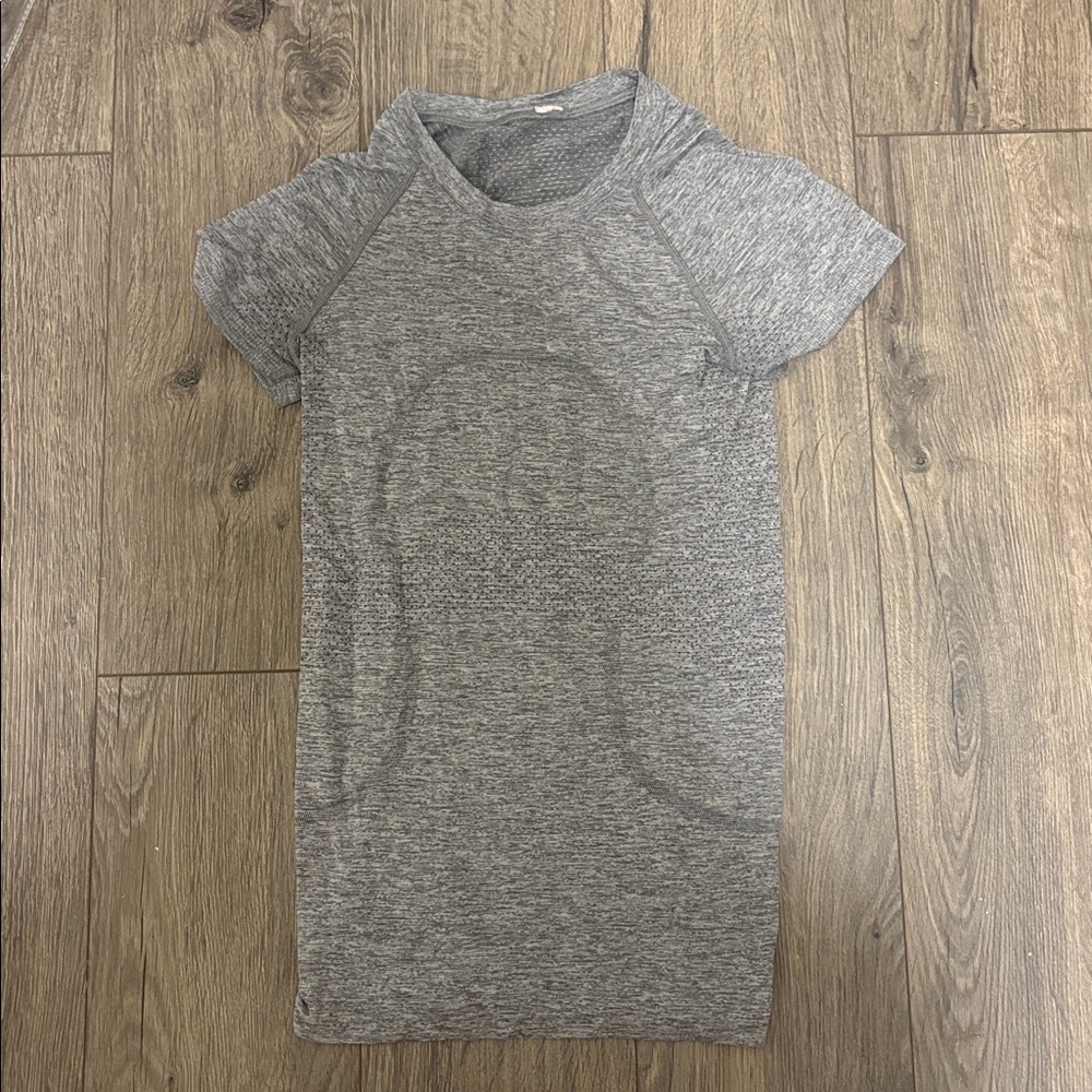 lululemon athletica Gray Short Sleeve Tee